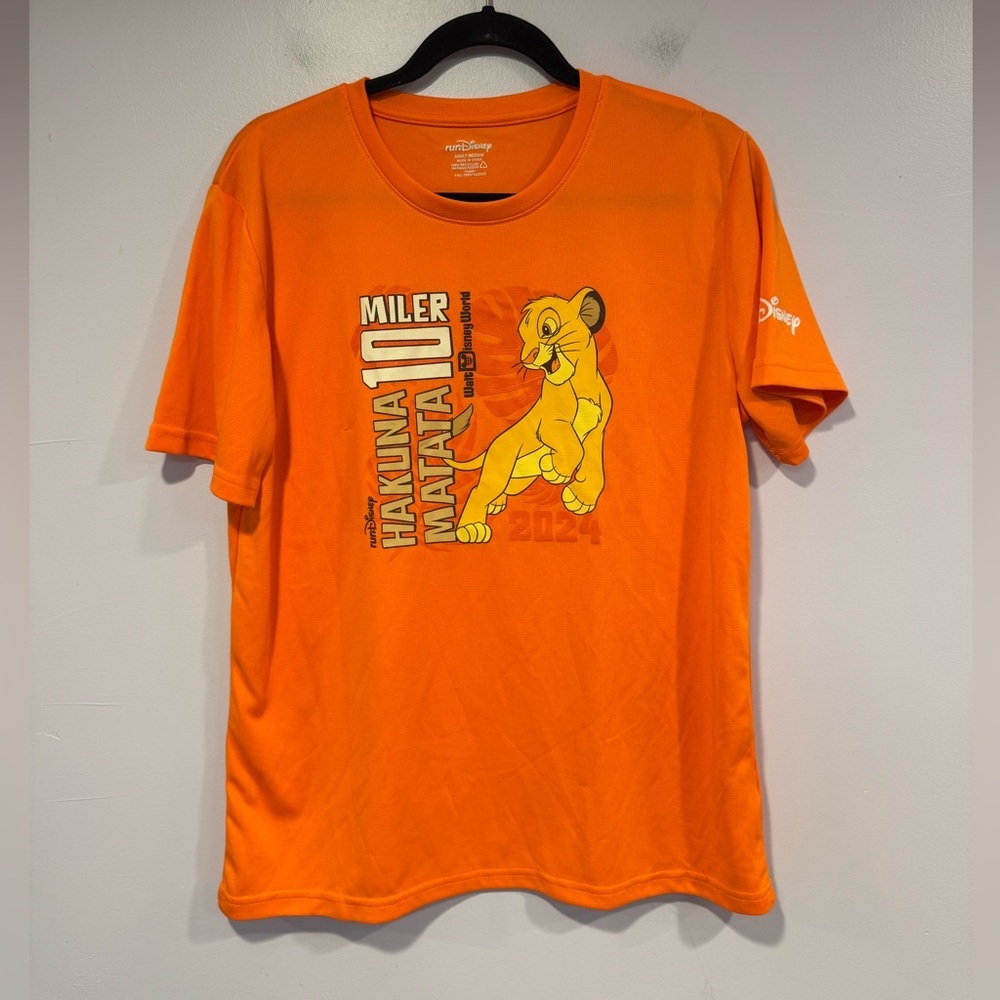 RunDisney Hakuna Matata 10 Miler Springtime Surprise Lion King Orange Shirt M
